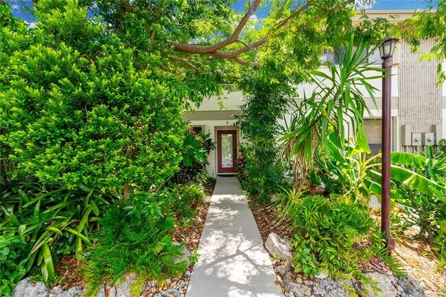 Building Photo - 3020 S Oakland Forest Dr Rental