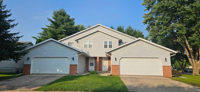 Building Photo - 405 Trail Side Dr