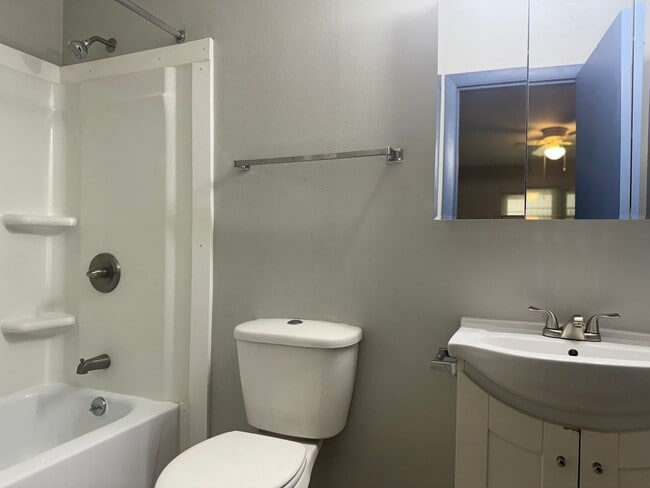 Photo - 2108 W Sunset Dr Unit Apt B