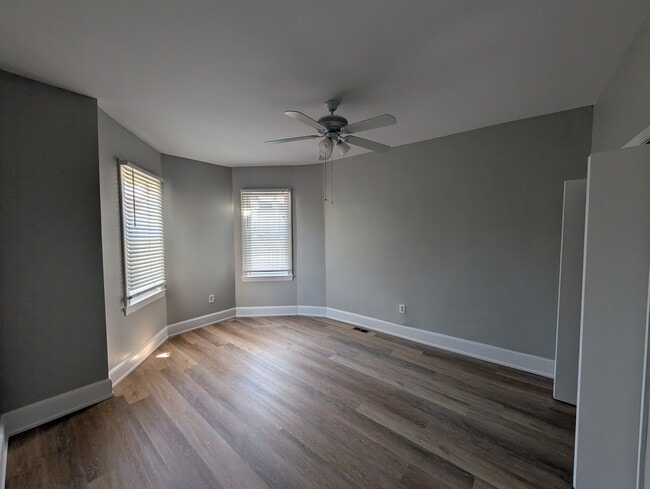 Photo - 636 Lamont St NW
