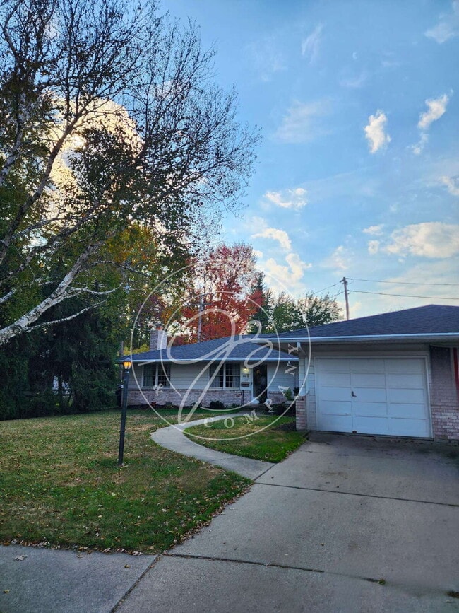Building Photo - 1103 Maple Ct