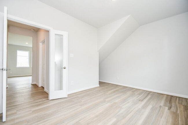 Photo - 21835 Erskine Peaks Pl