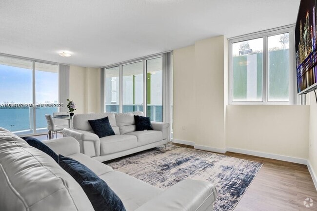 Building Photo - 601 NE 23rd St Unit 703 Rental