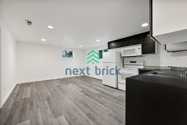 Building Photo - 2-bedroom, 1-bath basement unit