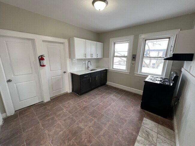 Photo - 187 Mapes Ave Apartments Unit 3