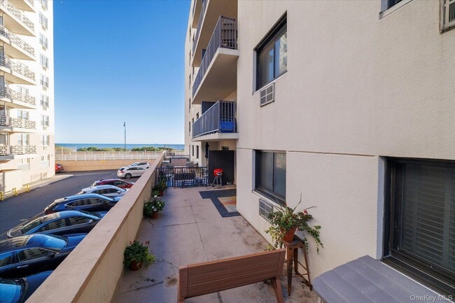 Building Photo - 420 Shore Rd Unit 1F