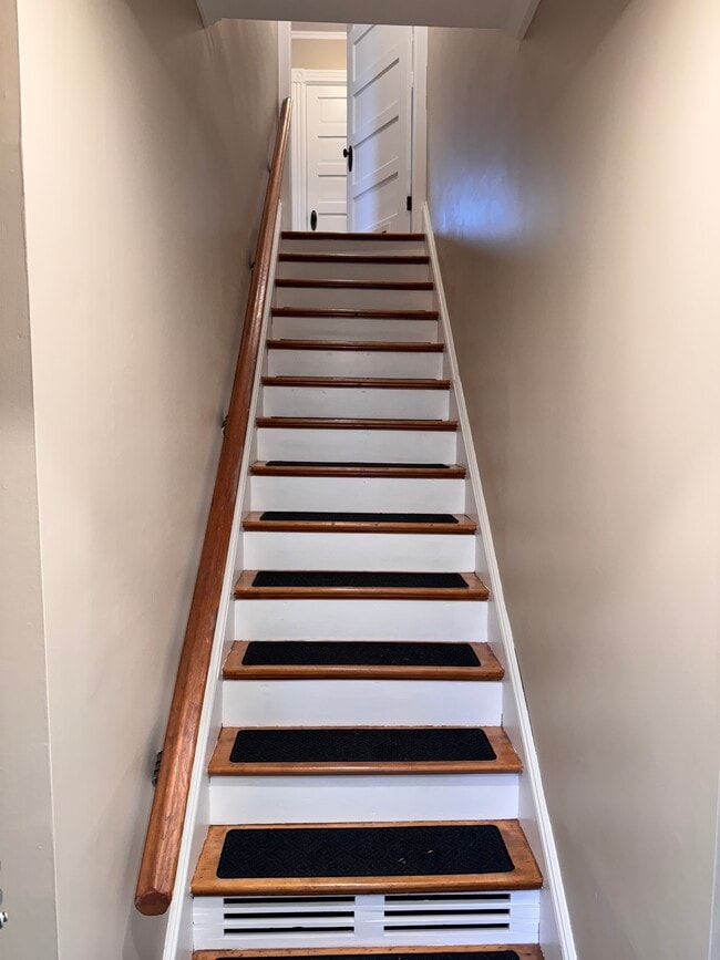 Building Photo - 12 Crosby St Unit 12 Crosby St #2