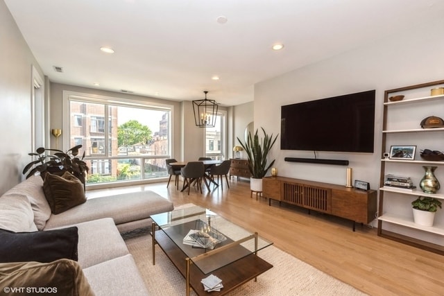 2429 W Augusta Blvd Unit 002