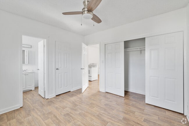 1BR, 1BA - 460SF - Bedroom
