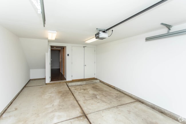 2BR, 2.5BA - 1,540 SF