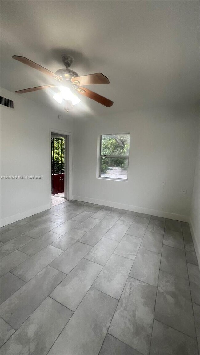 Photo - 413 NW 33rd St Unidad B