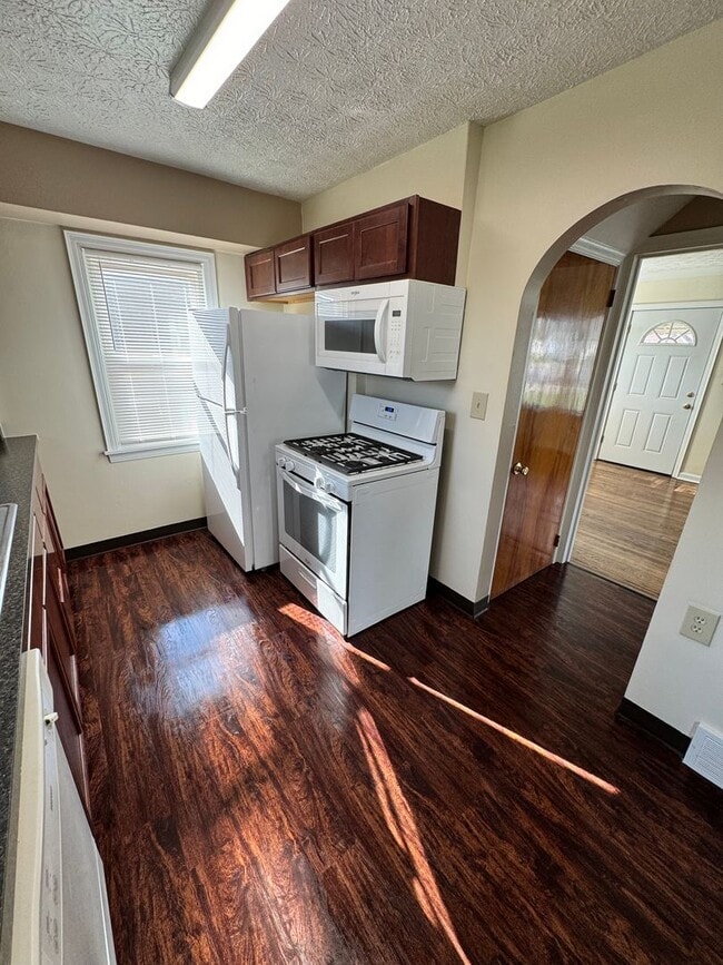 Photo - 625 Churchill Rd