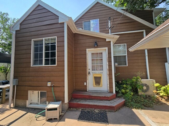 Photo - 2419 Ash St Unidad 2419 1/2 Ash St