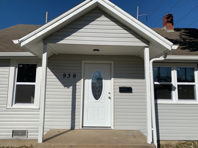 Building Photo - Recently remodeled 4 bedroom 2 Full bathroom Home