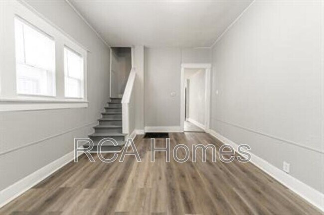 Photo - 2427 N Kenwood Ave