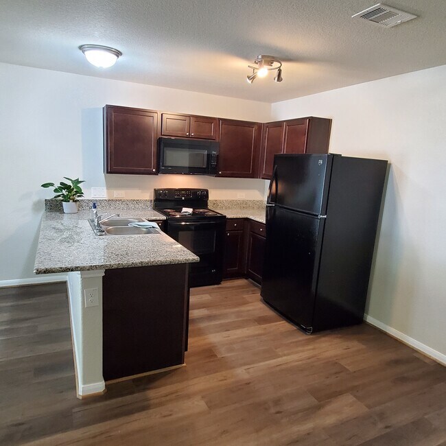 Photo - 609 Cedar Point Dr