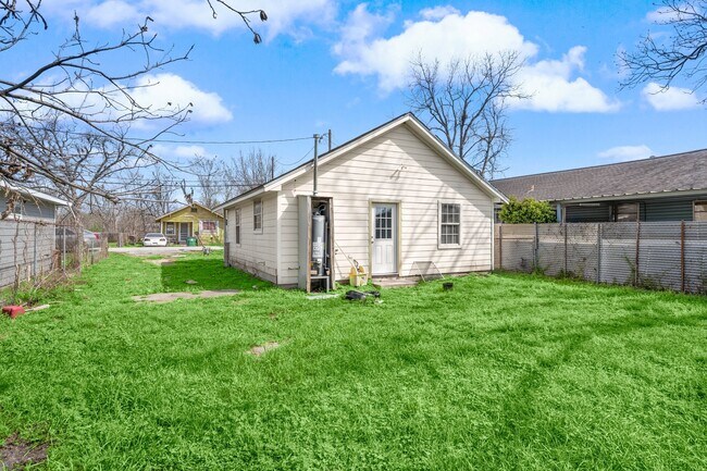 Photo - 5607 Barton St