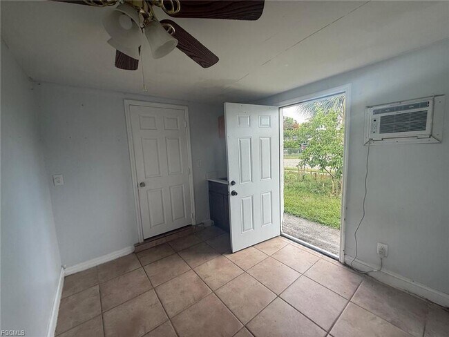 Photo - 1665 Henderson Ave