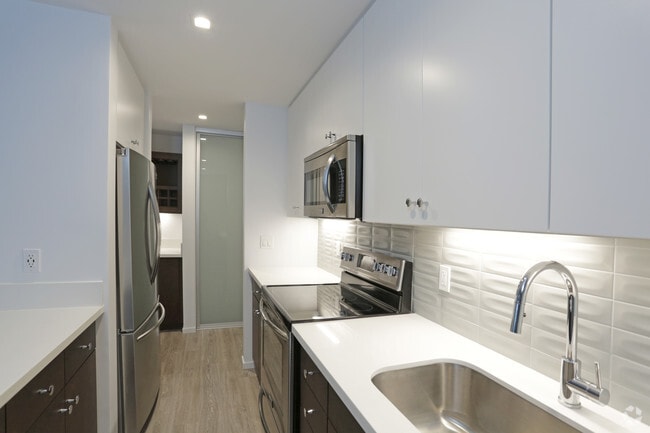 2 BR, 1 BA - 800 SF