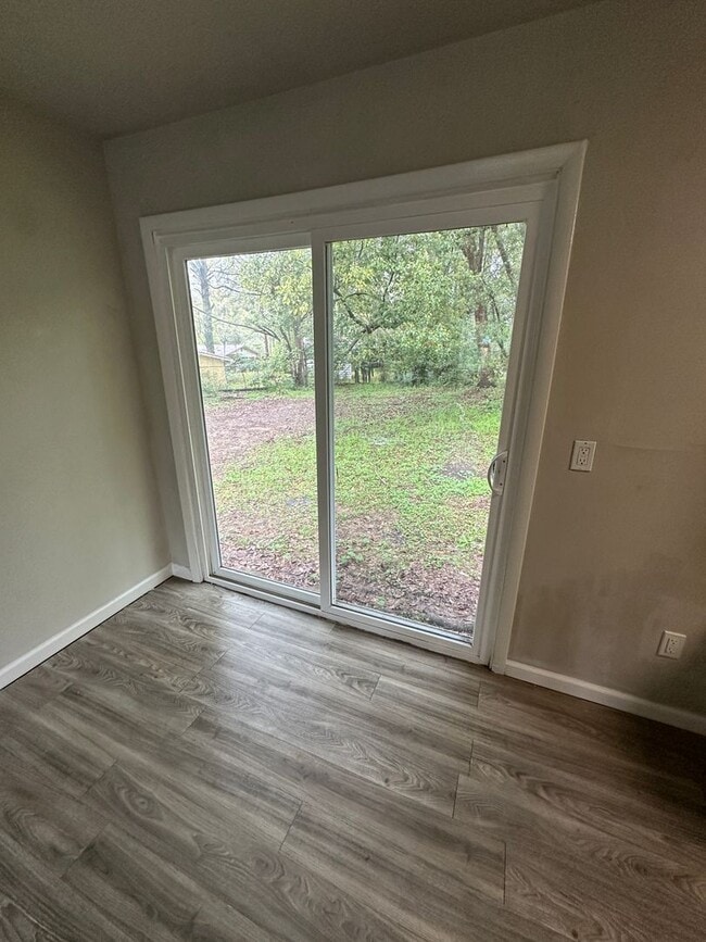 Photo - 3/1 on corner lot! Available now!