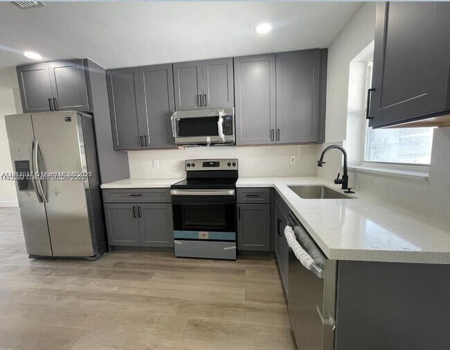 Photo - 1814 SW 22nd St Unit 1