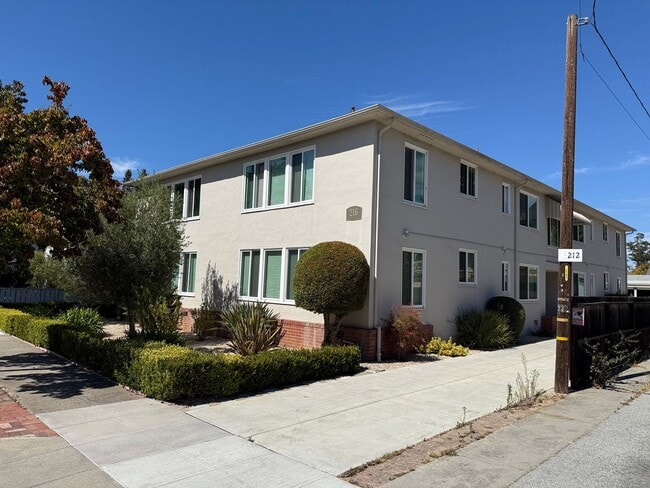 Building Photo - 216 Anita Rd Unit 3 Rental