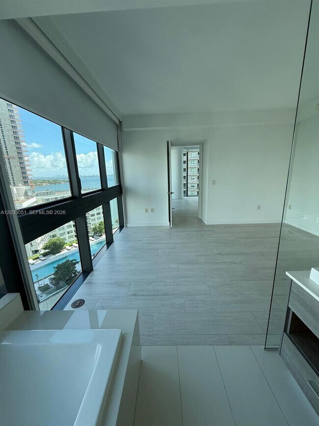 Photo - 650 NE 32nd St Unidad 1608