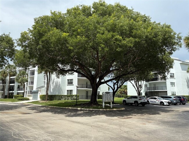 Photo - 16141 Blatt Blvd Unit 113