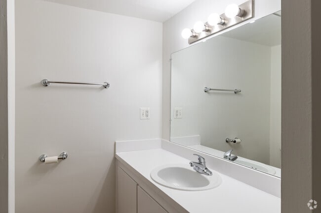 2HAB, 1BA - 900 ft²