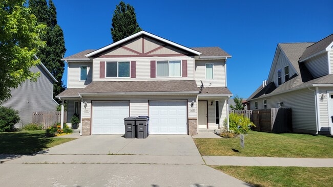 Building Photo - 1214 Forsythia Ave Unit B