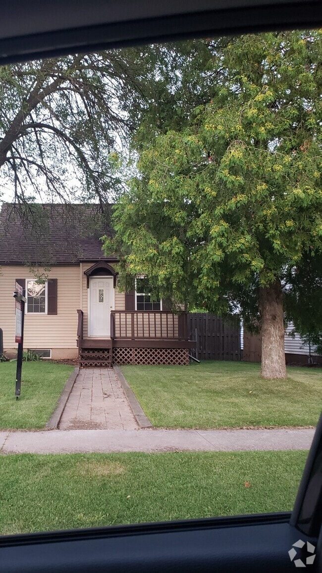Building Photo - 1537 S 37th St Rental