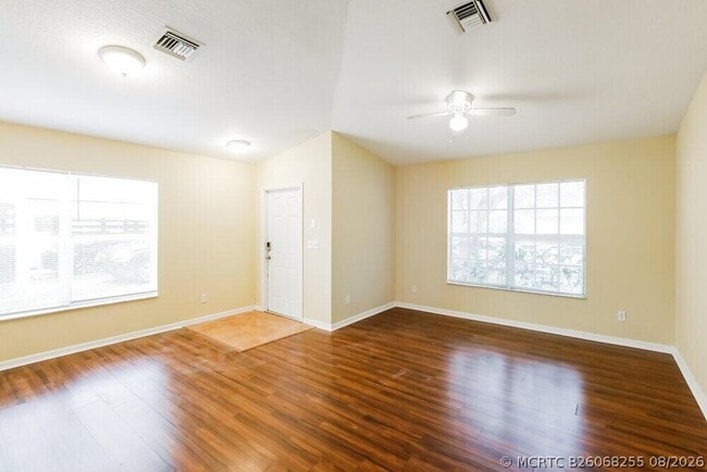 Photo - 2320 Douglas St