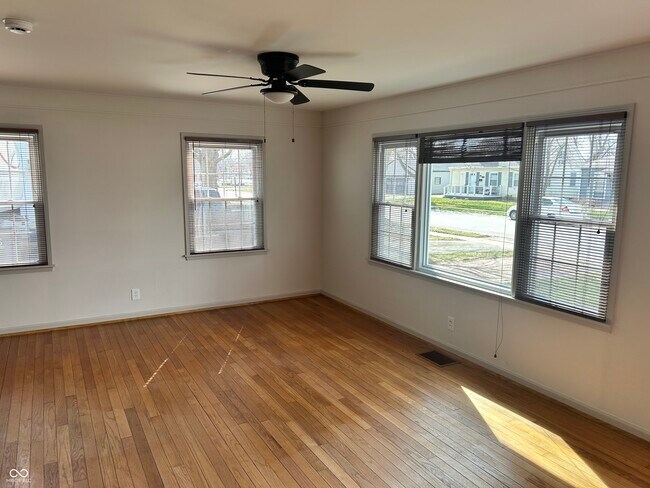 Photo - 472 N 17th St