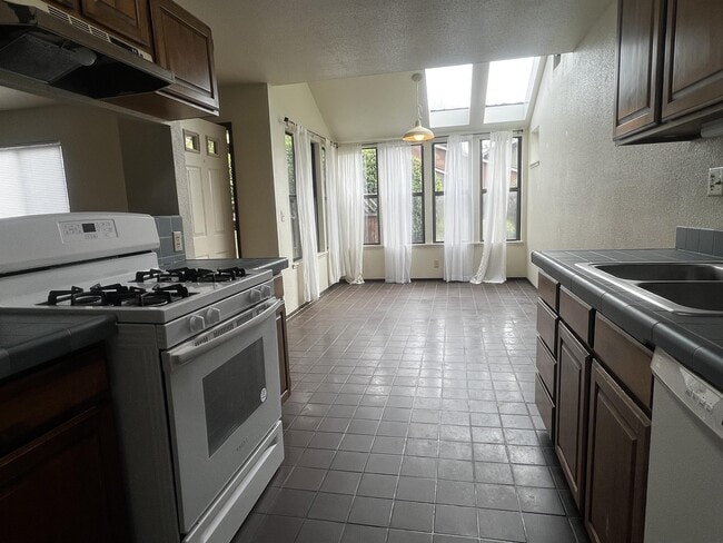 Photo - 674 Hidden Creek Rd