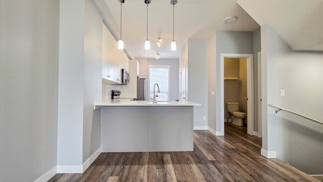 Photo - 11 Evanscrest Mews NW