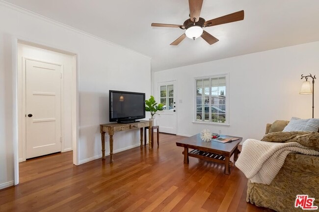 Photo - 7236 Encino Ave