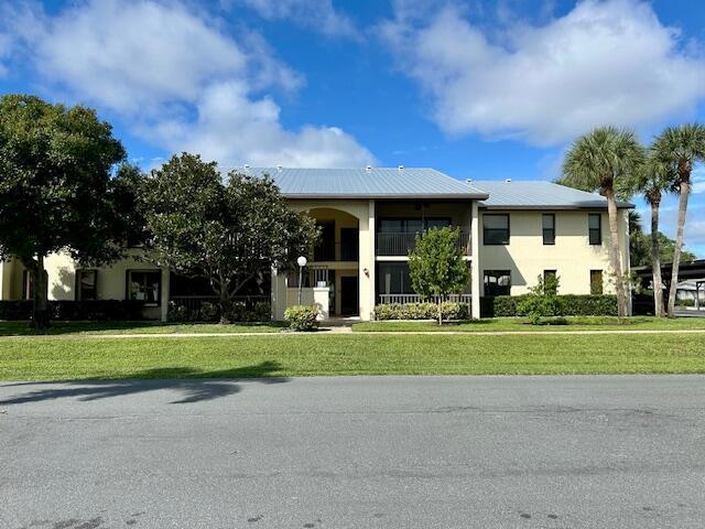 Building Photo - 200 SE Four Winds Dr Unit 211