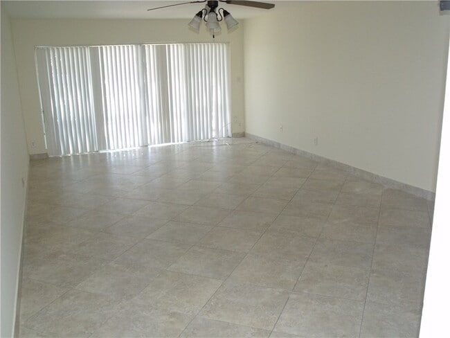 Building Photo - 2761 SW 33rd Ct Unit 2