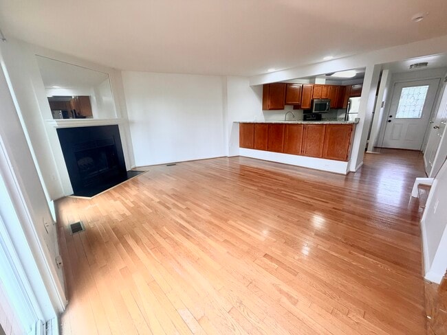 Photo - 5837 Norham Dr