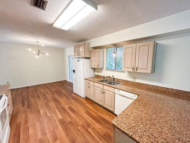 Photo - 315 NW 28 St