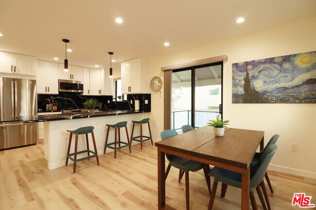 Photo - 918 N San Vicente Blvd