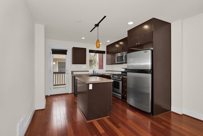 Photo - Updated 2 Bedroom Shoreline Townhouse!