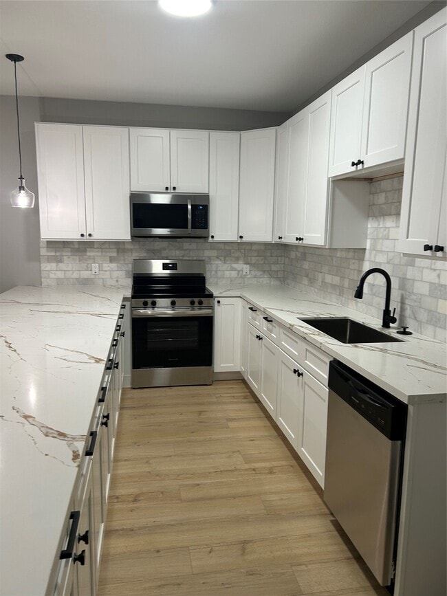 Photo - 9914-9918 Fillmore St