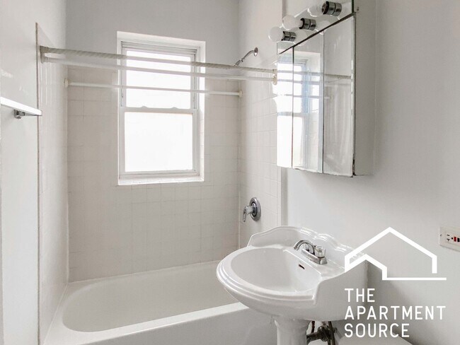 Photo - 3527.5 N Broadway Unit 3E