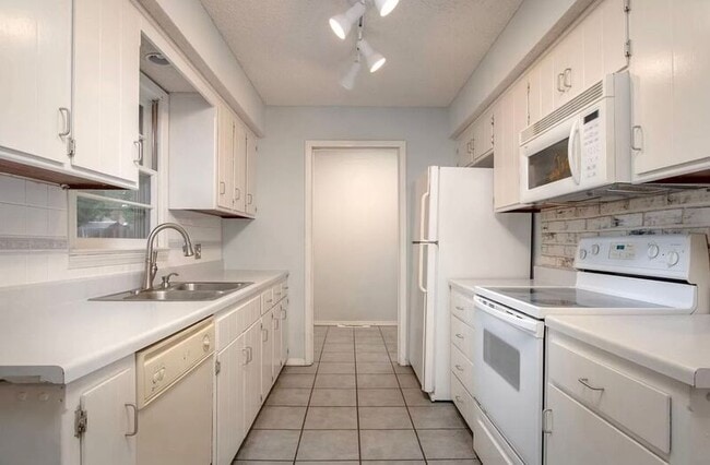 Photo - 1714 W Swan St