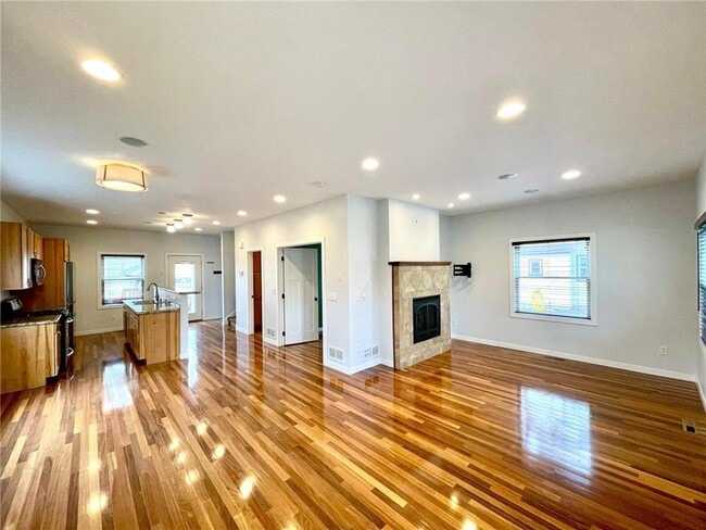 Photo - 403 Monroe Ave S