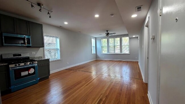 Photo - 619 E Groveland Park Unit 2W
