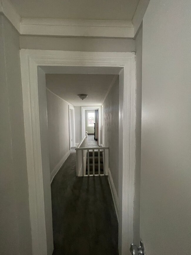 Building Photo - Available July 1st! 3 Bed 1.5 Single Famil... Rental