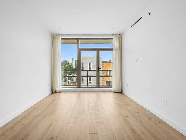 Photo - 373 Palmetto St