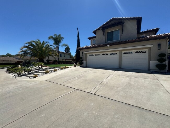 Photo - Luxury 5 Bedroom Home